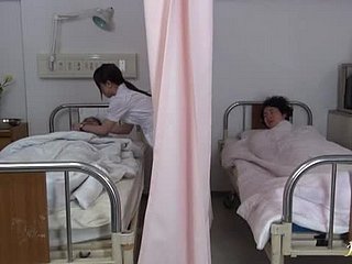 Hikaru Ayami refrigerate enfermera cachonda chupa y paseos en refrigerate polla