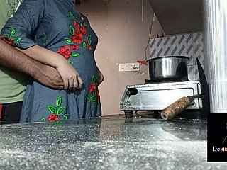 Devar Have sex Hard Pinky Bhabi ในครัว