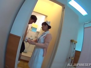 japońska pielęgniarka zajmie się każdym jego potrzeby
