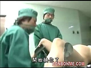 chorreo de leche embarazada MILF follada por el médico en sneezles tableland de operaciones