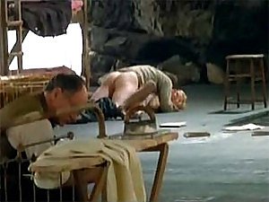 बहुत प्रसिद्ध अभिनेत्री निकोल किडमैन मोटे तौर पर उसे फिल्म के दृश्य पर एक गरीब आदमी द्वारा गड़बड़ हो जाता है